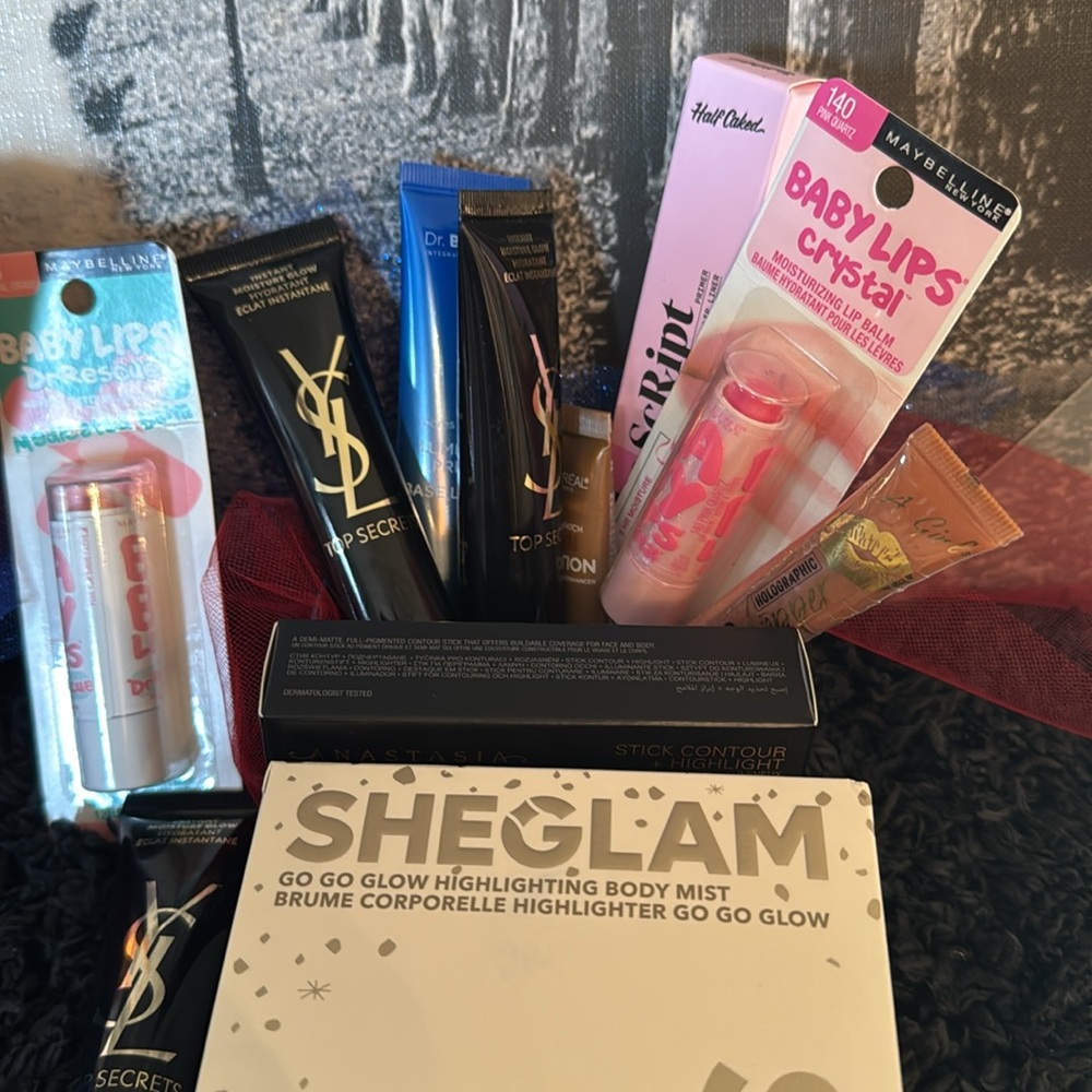 Ultimate makeup bundle - Picture 3 of 6